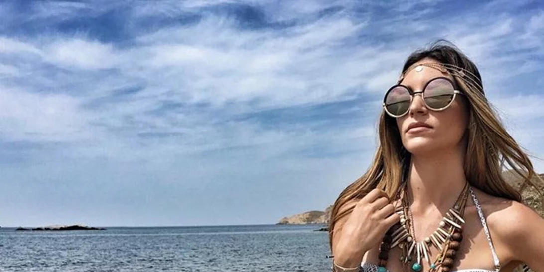 Αθηνά Οικονομάκου: Ποζάρει μόνο με τα εσώρουχά της!