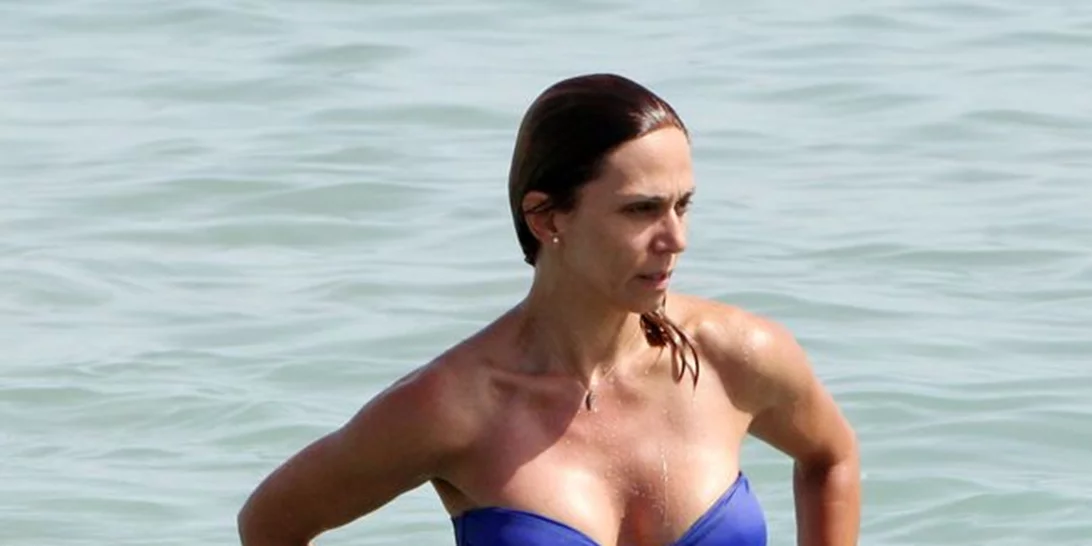 Έλλη Κοκκίνου: Στην παραλία με μαγιό