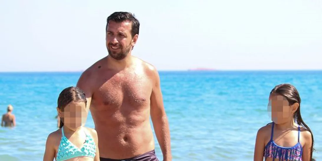 Θάνος Πετρέλης: Για μπάνιο με τις κόρες του