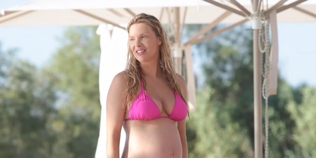 Χριστίνα Αλούπη: Ποζάρει με μαγιό, στον 6ο μήνα της εγκυμοσύνης της