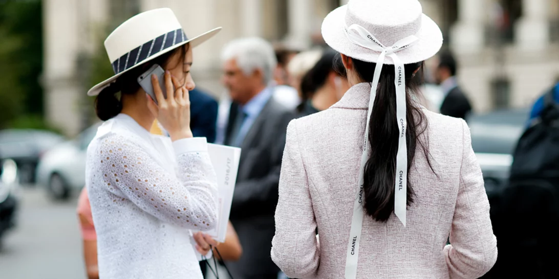 Haute Couture Week: Τα πιο hot trends της επόμενης σεζόν στις street style εμφανίσεις