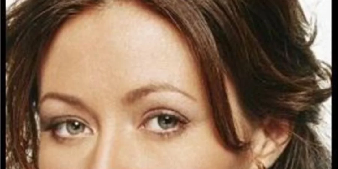 Shannen Doherty: Δίνει μάχη με τον καρκίνο και ξυρίζει τα μαλλιά της on camera