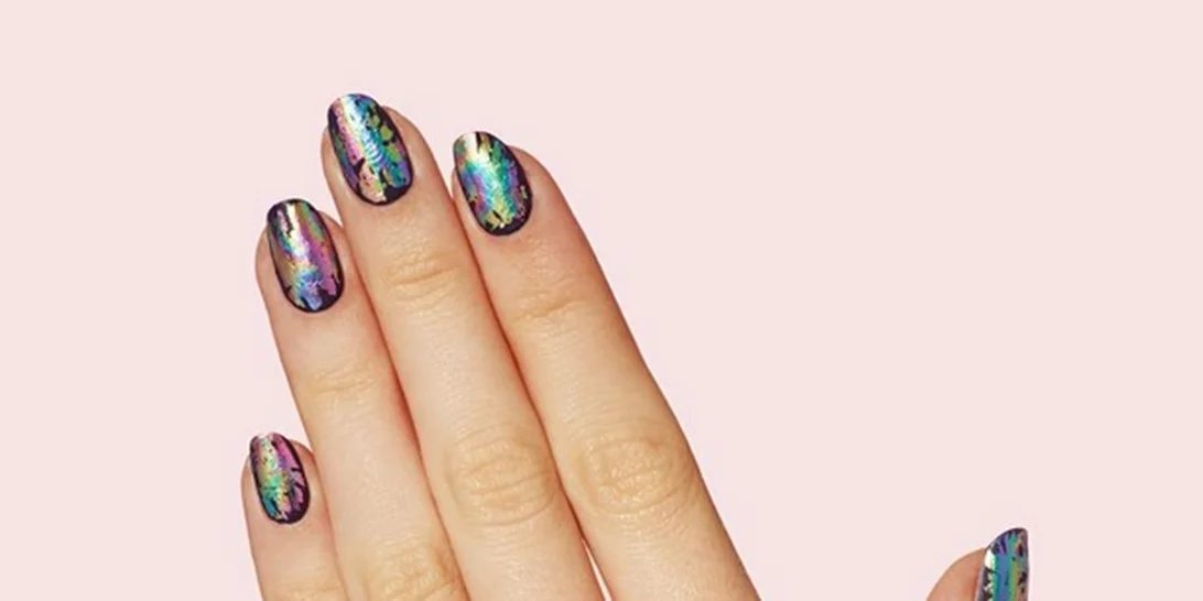 #maniMonday: Τι είναι τα oil spill nails και πώς μπορείς να τα πετύχεις;