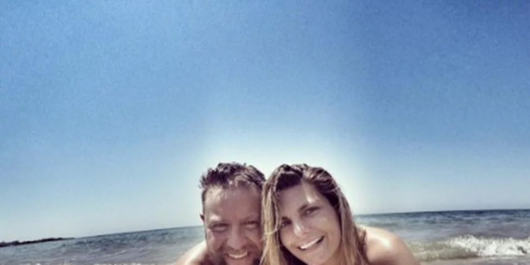 Βαρδής - Σκαφίδα: Στην παραλία με την δύο μηνών κόρη τους