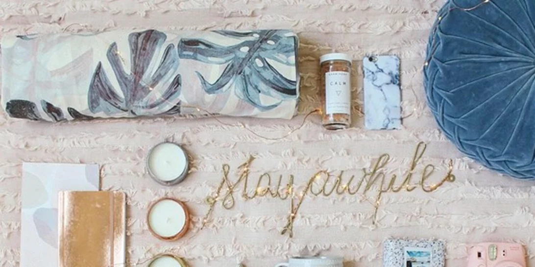 Η beauty editor ταξιδεύει και σου αποκαλύπτει τι θα πάρει μαζί της!