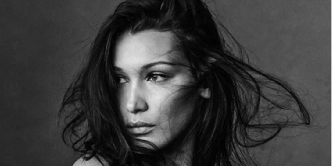Bella Hadid: Φωτογραφίζεται με την πετσέτα της από τον Mario Τestino