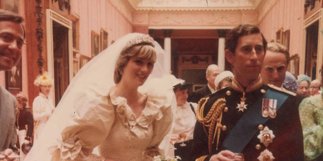 Σπάνιες φωτογραφίες από τον γάμο της πριγκίπισσας Νταϊάνα και του Κάρολου