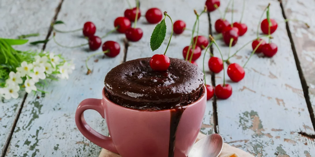 Συνταγή για σοκολατένιο κέικ σε 2 μόνο λεπτά