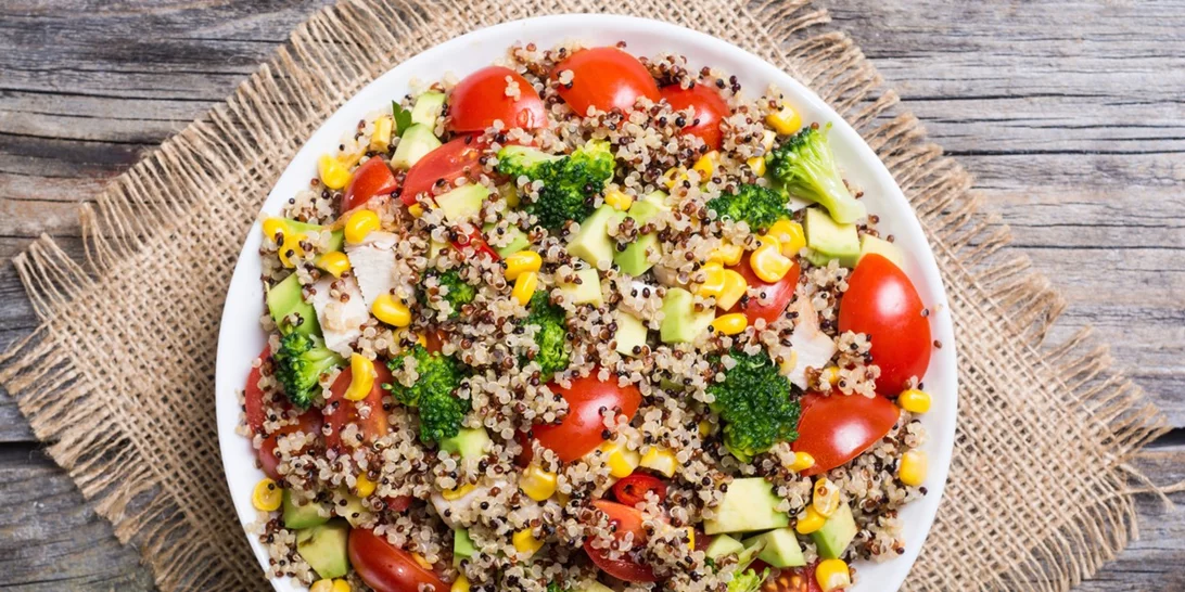 Πώς να φάω την κινόα; 4 πανεύκολες και υγιεινές συνταγές για τις σαλάτες σου