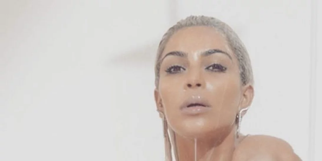 Kim Kardashian: Ανακηρύχθηκε μεγιστάνας και το ανακοίνωσε με ένα εξώφυλλο (φωτογραφία)