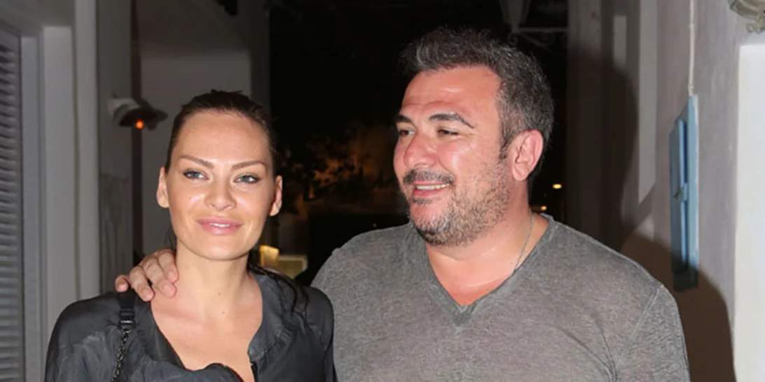 Υβόννη Μπόσνιακ - Αντώνης Ρέμος: Αγκαλιασμένοι στη Μύκονο