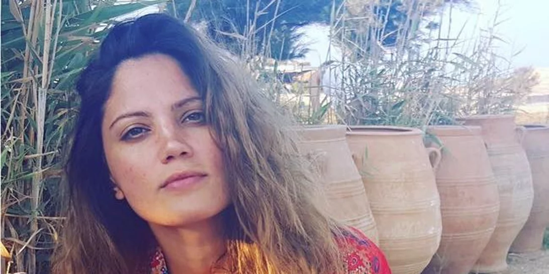 H Μαίρη Συνατσάκη ποζάρει μόνο με το μπουρνούζι της!