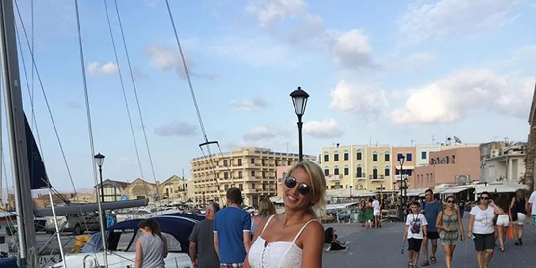 Επιστροφή στην πόλη: Οι επώνυμες Ελληνίδες σου προτείνουν τι να φορέσεις