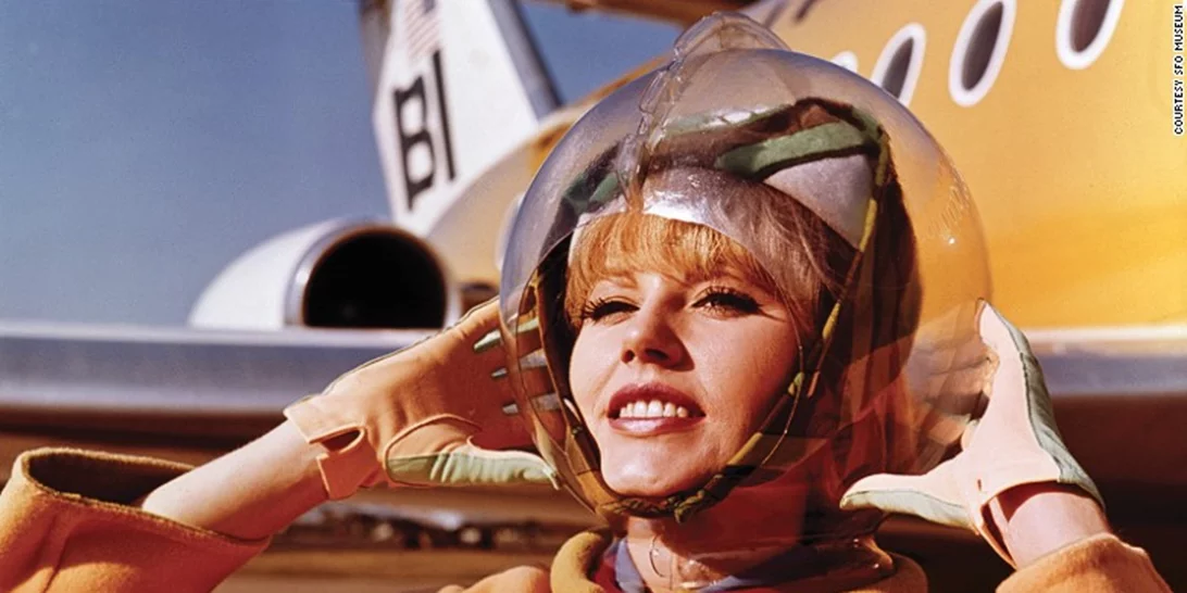 Αεροσυνοδοί: Οι πιο stylish στολές που έχουν φορέσει ανά τα χρόνια!