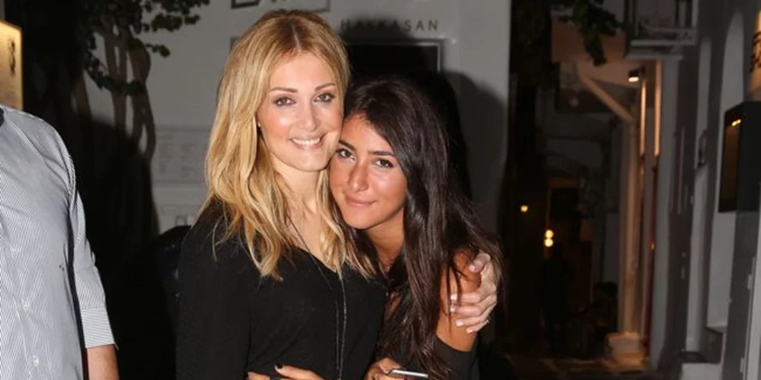 Νατάσα Θεοδωρίδου: Σπάνια έξοδο με την κόρη της στην Μύκονο