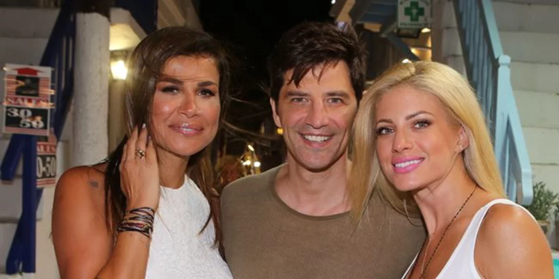 Σάκης Ρουβάς - Ευαγγελία Αραβανή: Η τυχαία συνάντησή τους στα σοκάκια της Μυκόνου