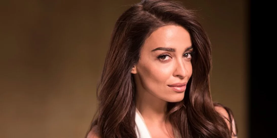 Επιτέλους, μάθαμε τι κάνει η Ελένη Φουρέιρα στα μαλλιά της (video)