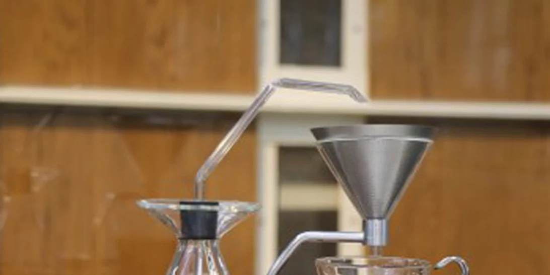 Αυτό το ξυπνητήρι φτιάχνει και καφέ