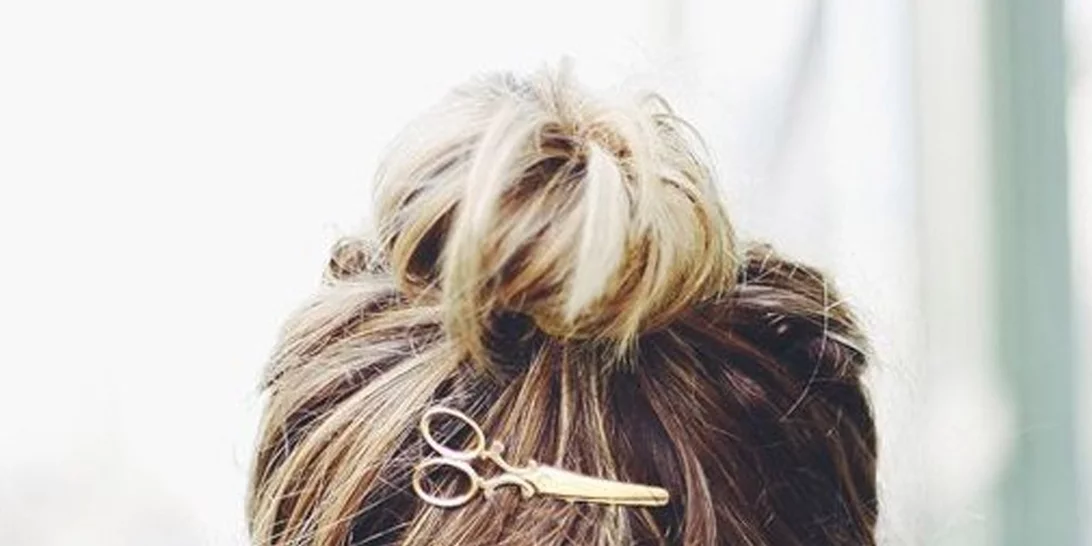 Αυτός είναι ο πιο περίεργος τρόπος να κουρέψεις τα μαλλιά σου!