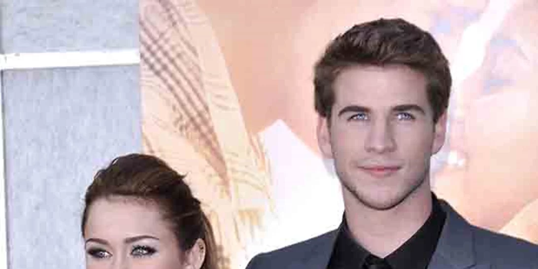 Miley Cyrus - Liam Hemsworth: Τραγουδούν καραόκε μέσα στο αυτοκίνητο (βίντεο)