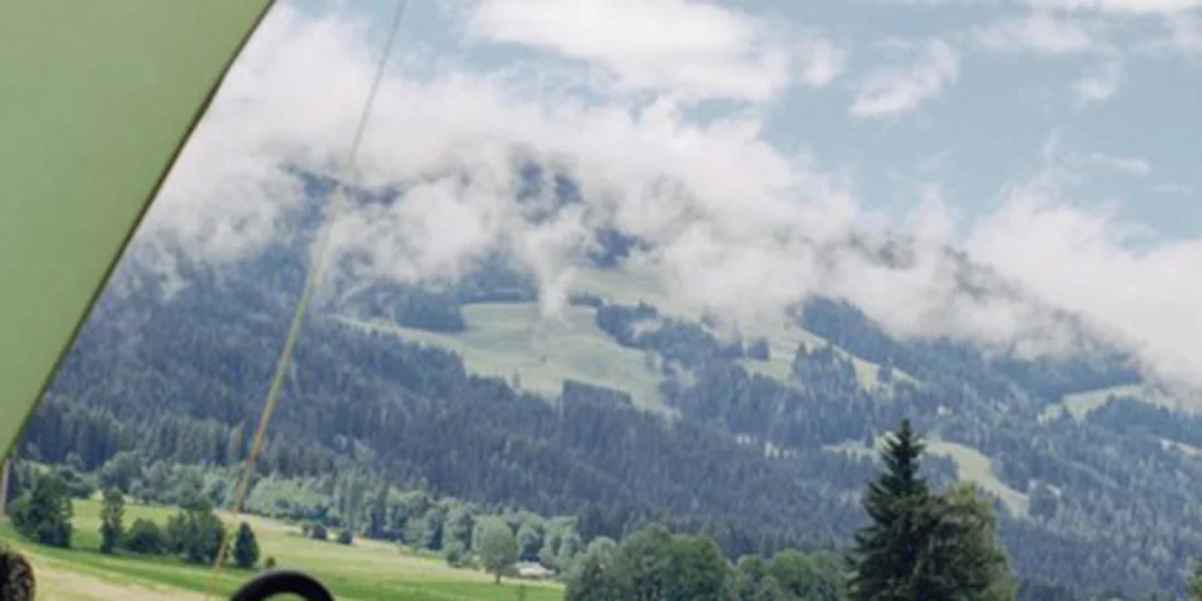 Αυτό το ζευγάρι άφησε το Λονδίνο για να ζήσει μια περιπέτεια στην Ευρώπη