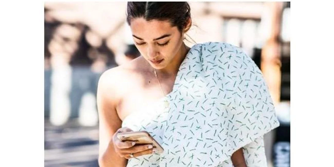 Το statement top που αγαπούν οι γυναίκες της μόδας