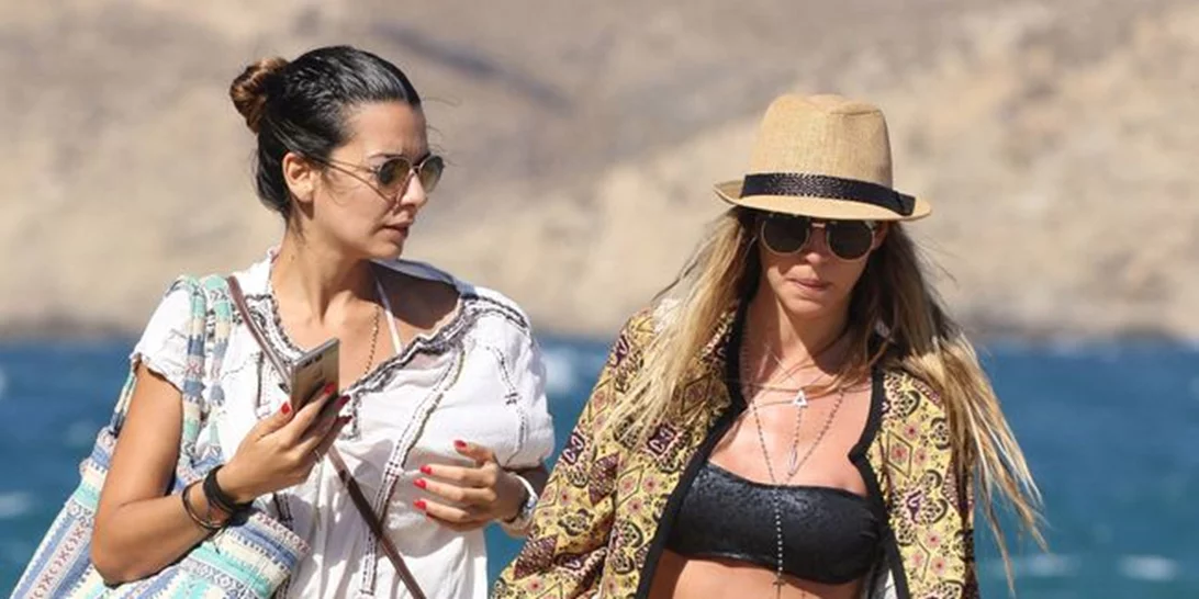 Νικολέττα Ράλλη - Αθηνά Οικονομάκου: Μαζί για μπάνιο στη Μύκονο