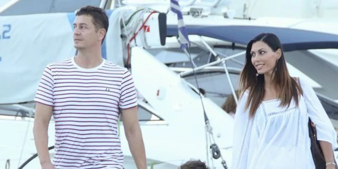 Αντώνης Σρόιτερ - Ιωάννα Μπούκη: Βόλτες στις Σπέτσες με την κόρη τους Νάντια