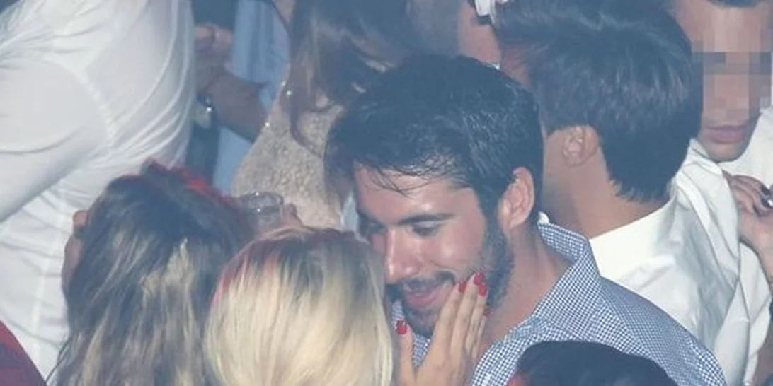 Κωνσταντίνα Σπυροπούλου - Γιώργος Κοτσοβός: Δημόσια εμφάνιση με φιλιά και αγκαλιές