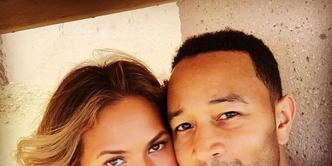 Chrissy Teigen: Πως χειρίστηκε τα ρατσιστικά σχόλια για τον άντρα της;