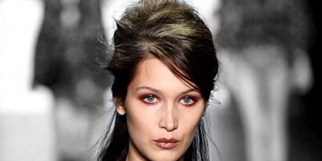 Μετά από αυτό το show θα αλλάξεις γνώμη για την κόκκινη σκιά στα μάτια