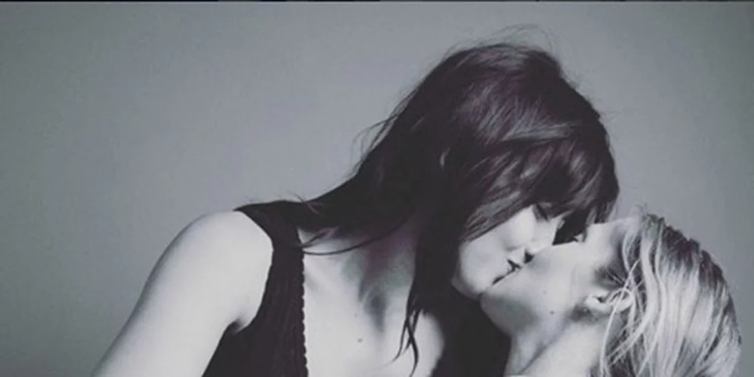 Να γιατί οι celebrities άρχισαν να φιλιούνται στα social media