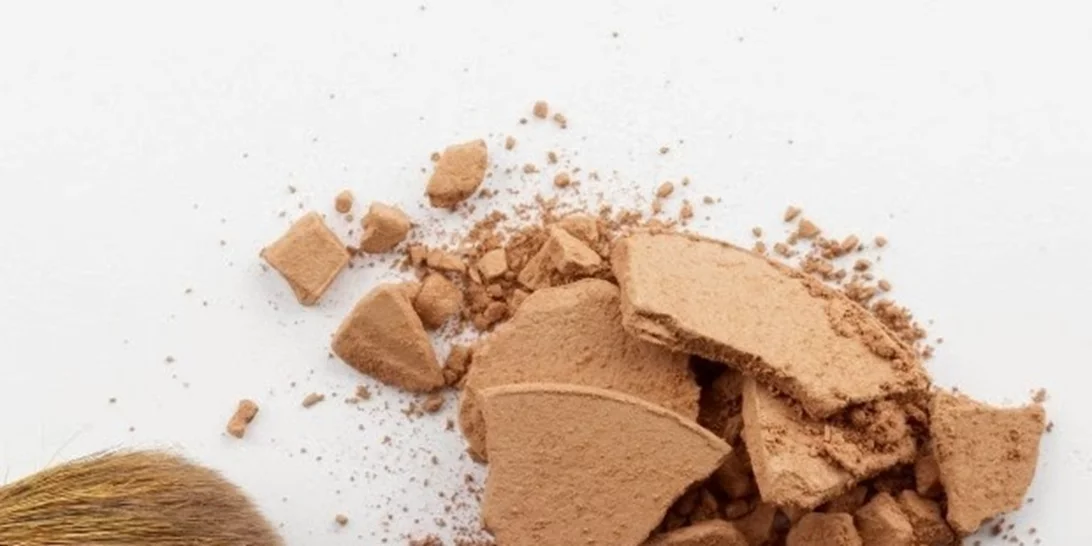 Σου έπεσε κάτω η πούδρα; Ορίστε η λύση