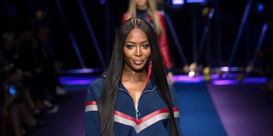 Versace: Η Naomi Campbell και πολλά ακόμα supermodels στο catwalk του οίκου