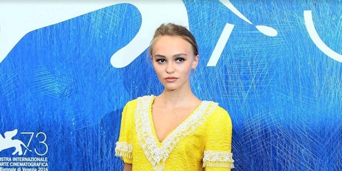 Lily Rose Depp: Η εκθαμβωτική εμφάνισή της στο photocall του "Planetarium" μας εντυπωσίασε