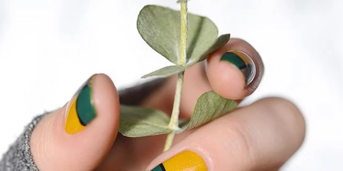 #maniMonday: Πώς θα κάνεις τα πιο εύκολα σχέδια νυχιών με glitter