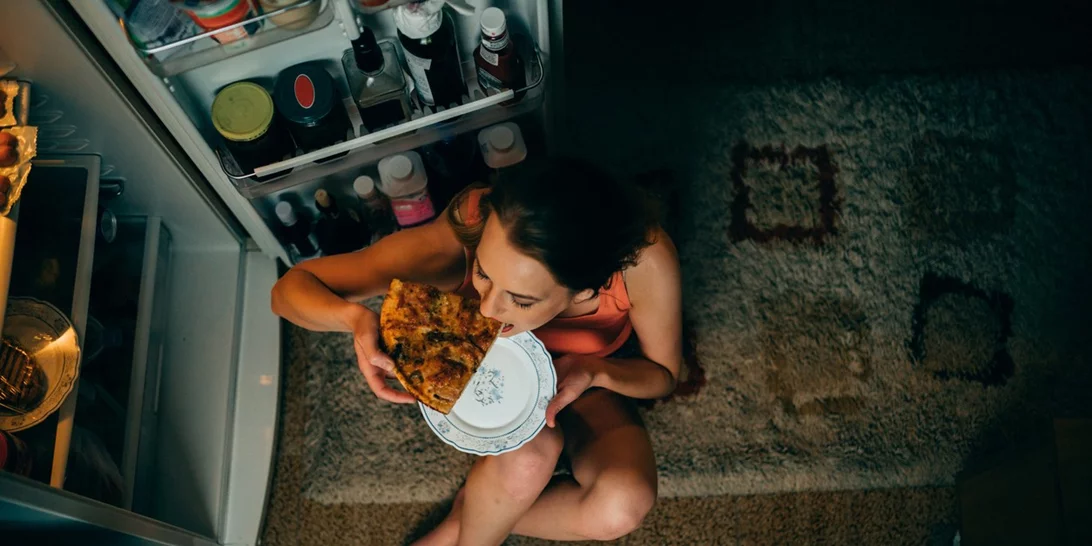 Πώς να αποφύγεις το τσιμπολόγημα αργά το βράδυ