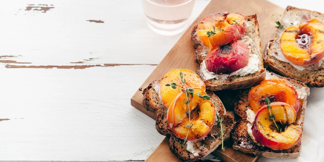 Το πιο νόστιμο και γρήγορο σνακ με ροδάκινο και γιαούρτι