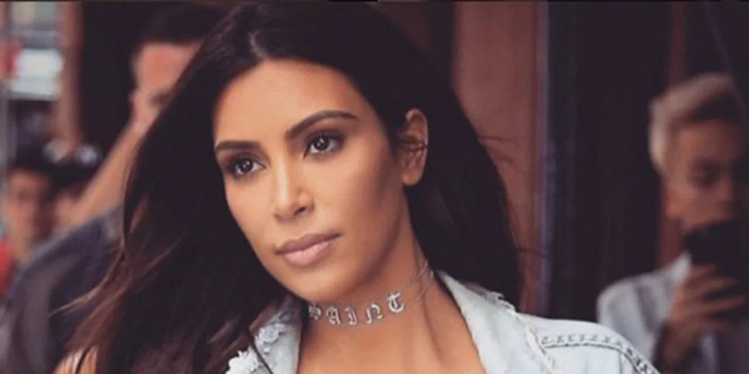 Αυτή είναι η πιο hot νέα τάση στα τζιν σύμφωνα με την Kim Kardashian