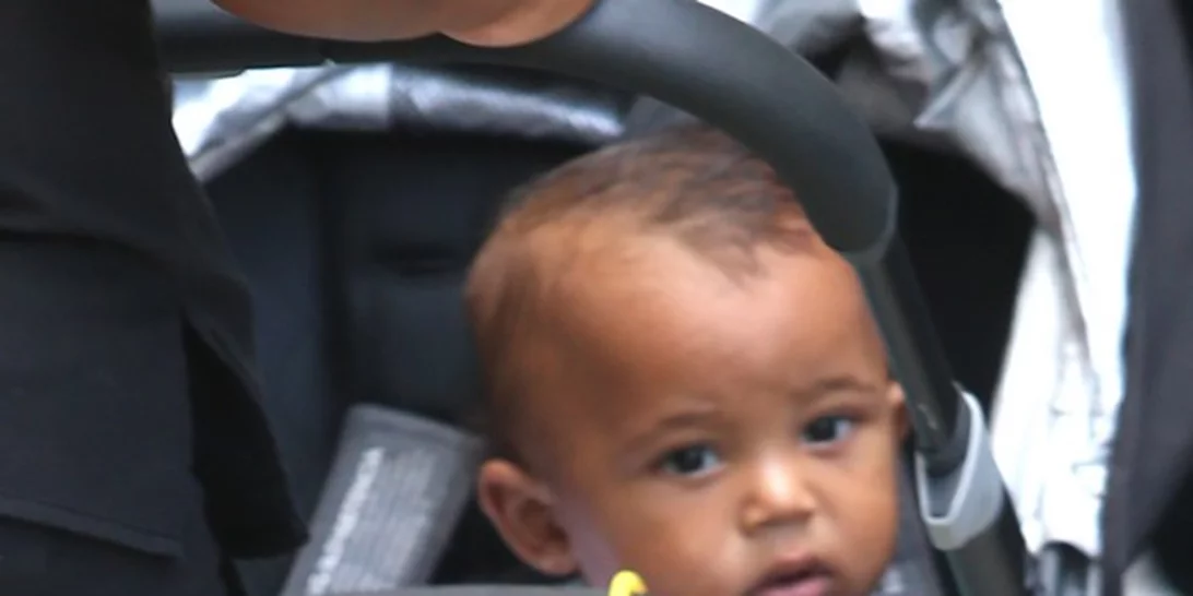 Saint West | Είναι το πιο γλυκό νήπιο σε αυτό το βίντεο της Kim Kardashian!