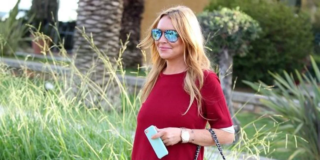 Lindsay Lohan: Η βόλτα της στη Γλυφάδα