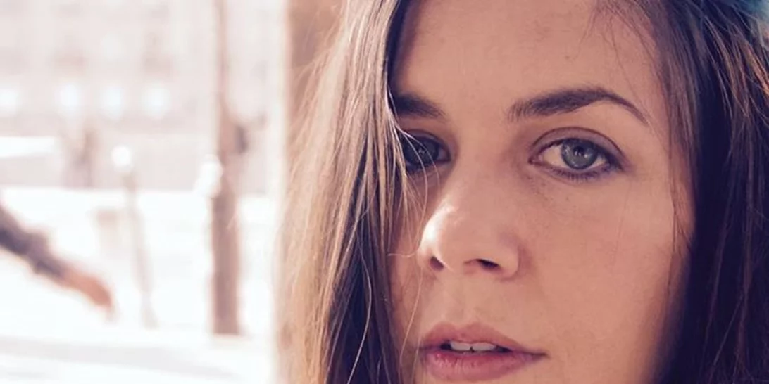 Κατερίνα Μουτσάτσου: Φωτογραφίζεται με φουσκωμένη κοιλίτσα