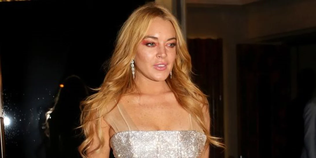 Η Lindsay Lohan πήρε το μικρόφωνο και έβρισε τους θαμώνες του club της!