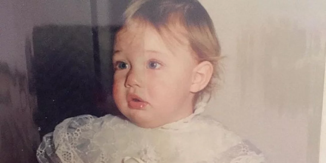 Ποια γνωστή παρουσιάστρια είναι η μικρούλα της φωτογραφίας;