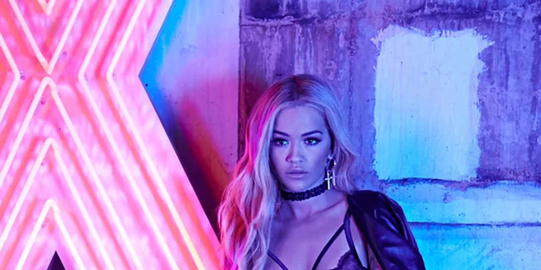 Rita Ora x Tezenis: Φοράει τα εσώρουχα της νέας της συλλογής και αναστατώνει! (βίντεο)