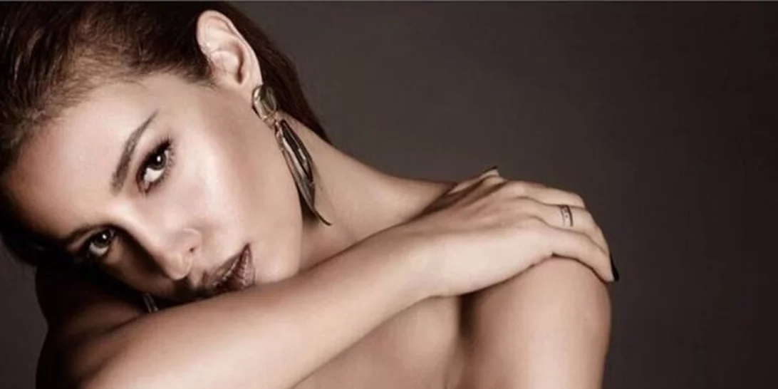 Ελένη Φουρέιρα: Mε κόκκινο body και ζαρτιέρες στο νέο της video clip