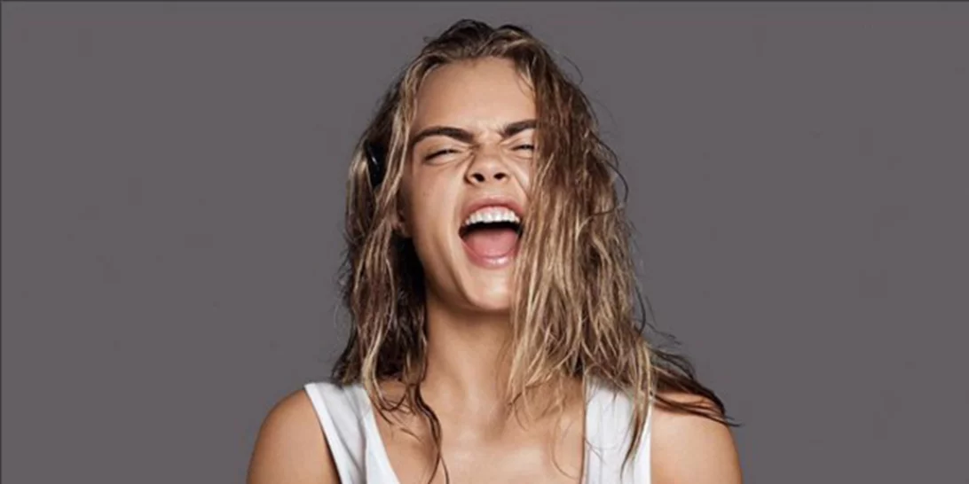Cara Delevingne: Το νέο της τατουάζ είναι μία αποτυχία