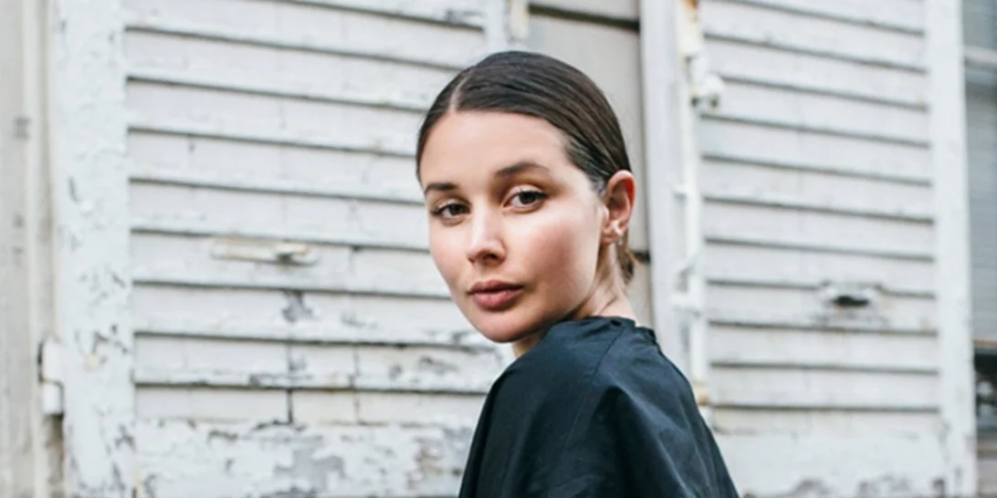 Το πιο εύκολο outfit που φορούν τώρα όλα τα cool κορίτσια