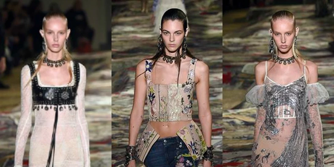 Alexander McQueen: Αυτά είναι τα πιο εντυπωσιακά looks από τη συλλογή Άνοιξη/ Καλοκαίρι 2017