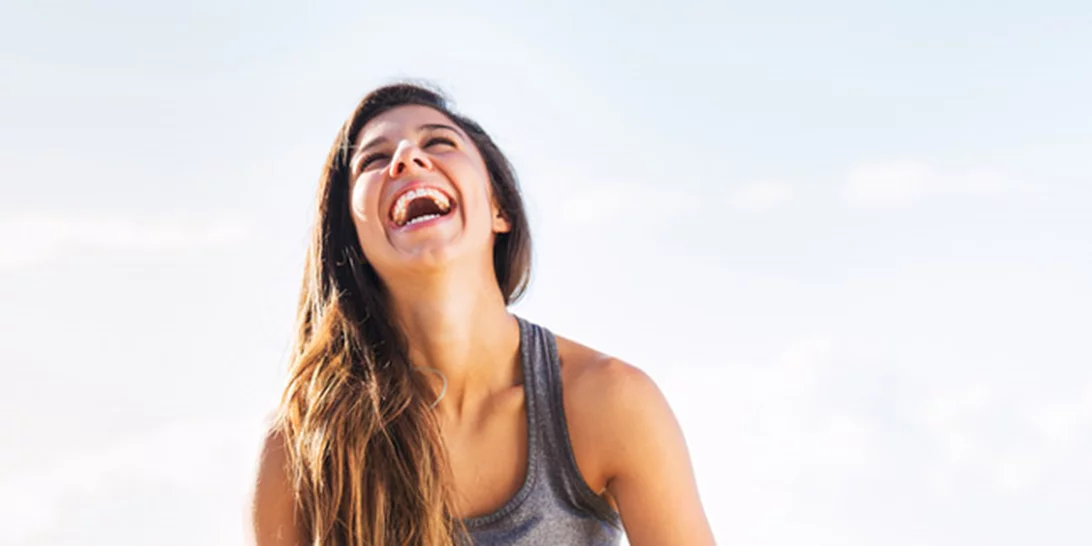 Χαμογέλα! 8 απλές συνήθειες που σε κάνουν αυτόματα χαρούμενη